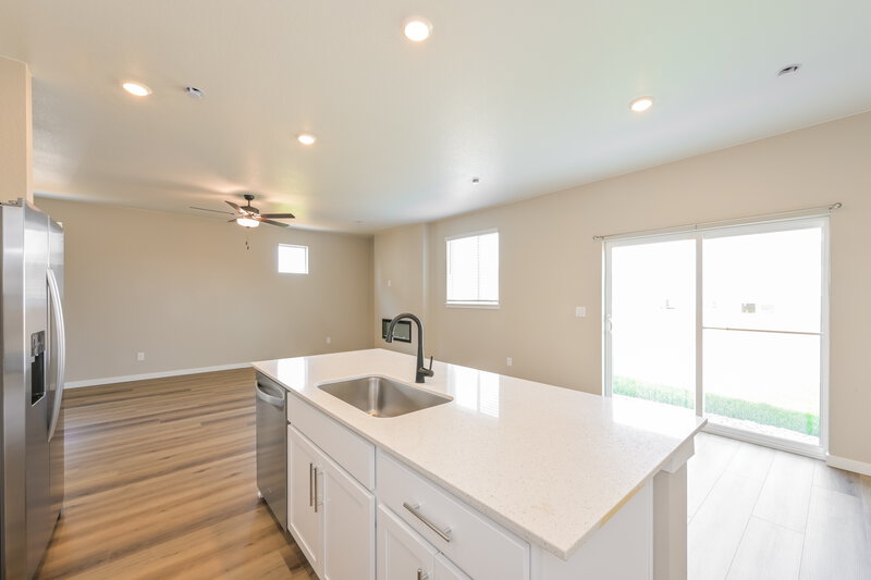 3,150/Mo, 17899 E 93rd Pl Commerce City, CO 80022 Kitchen View 2