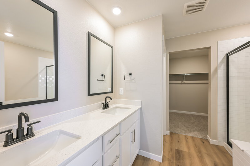 3,150/Mo, 17899 E 93rd Pl Commerce City, CO 80022 Main Bathroom View