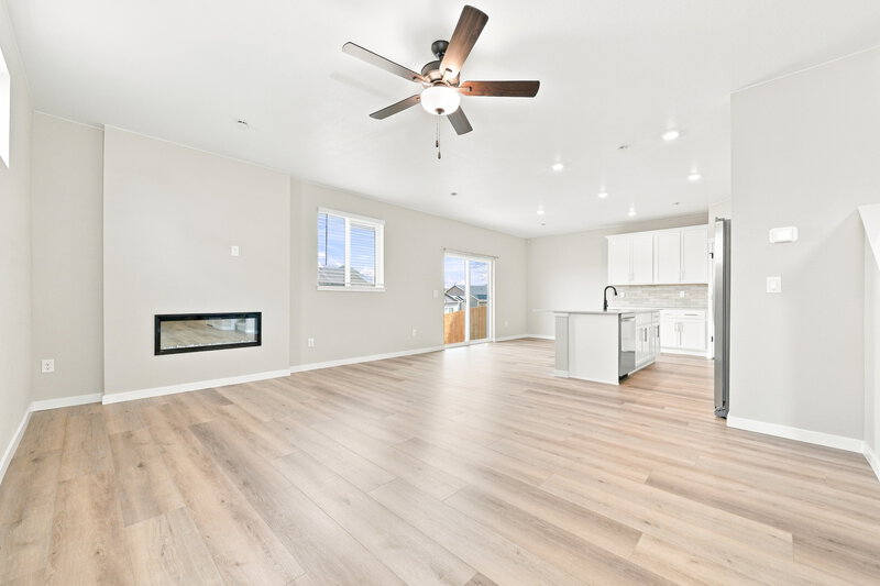 3,150/Mo, 17753 E 94th Pl Commerce City, CO 80022 Living Room View