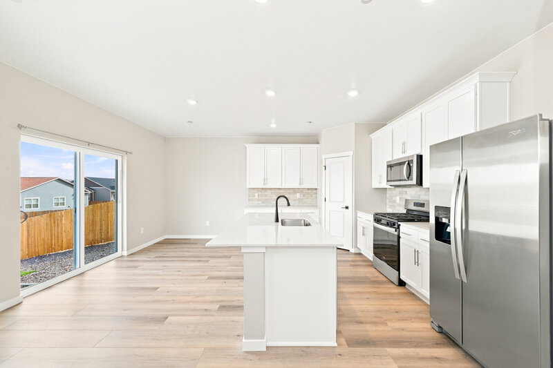 3,150/Mo, 17753 E 94th Pl Commerce City, CO 80022 Kitchen View