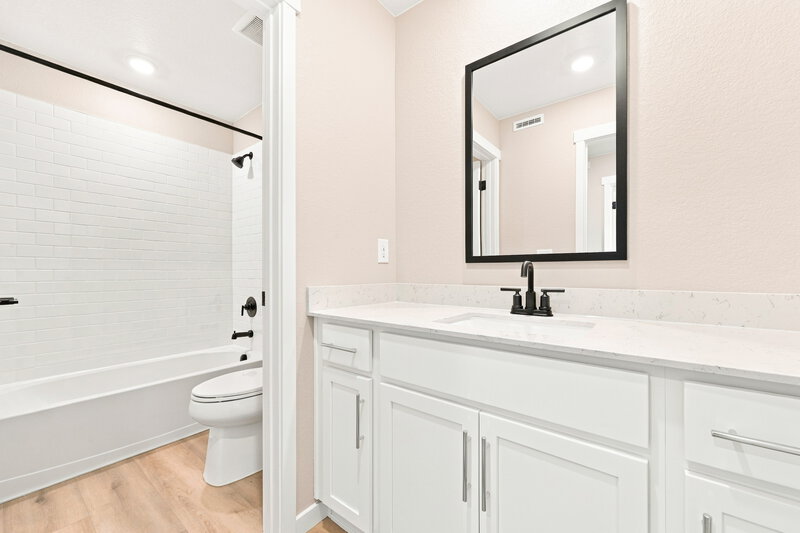 3,150/Mo, 17753 E 94th Pl Commerce City, CO 80022 Primary Bathroom View