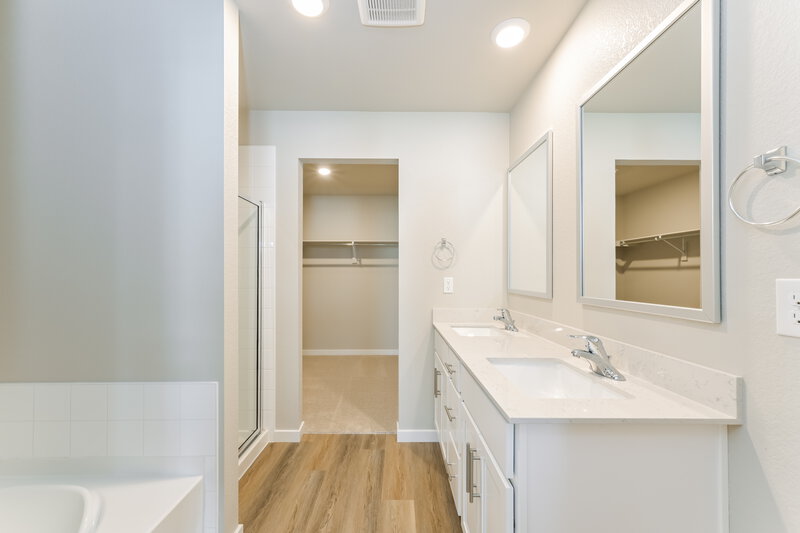 2,690/Mo, 2210 Christina St Fort Lupton, CO 80621 Main Bathroom View