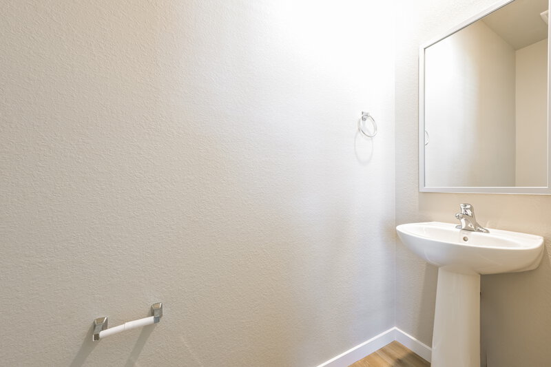 2,690/Mo, 2210 Christina St Fort Lupton, CO 80621 Bathroom View