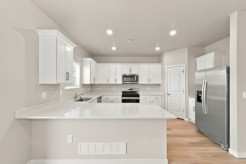 2,690/Mo, 943 Gianna Ave Fort Lupton, CO 80621 Kitchen View