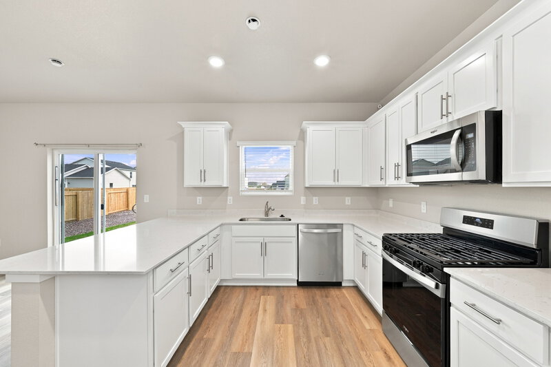 2,690/Mo, 943 Gianna Ave Fort Lupton, CO 80621 Kitchen View 2