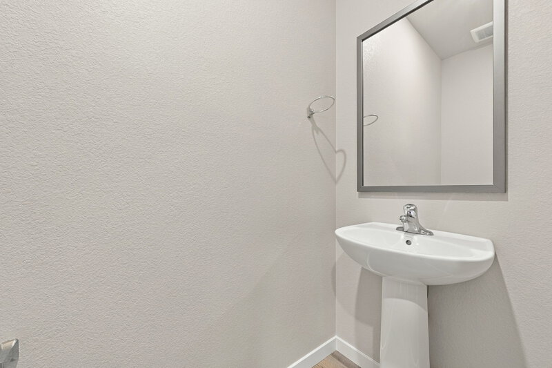 2,690/Mo, 943 Gianna Ave Fort Lupton, CO 80621 Bathroom View 2
