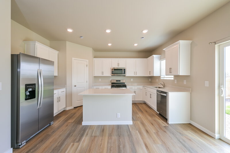2,800/Mo, 2190 Christina St Fort Lupton, CO 80621 Kitchen View