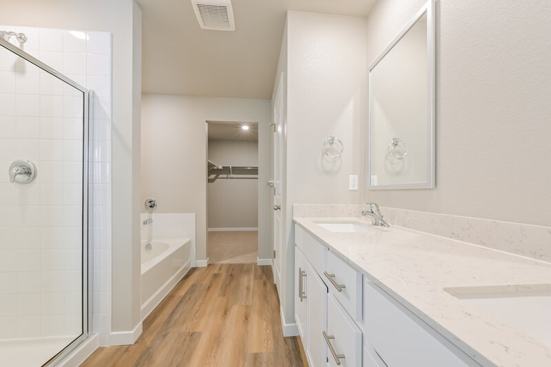 2,800/Mo, 2190 Christina St Fort Lupton, CO 80621 Main Bathroom View