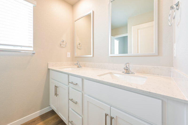 2,800/Mo, 2190 Christina St Fort Lupton, CO 80621 Bathroom View