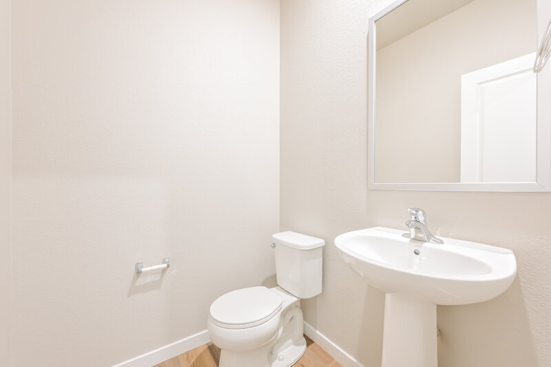 2,800/Mo, 2190 Christina St Fort Lupton, CO 80621 Bathroom View 2