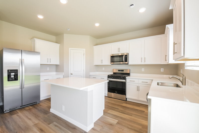 2,800/Mo, 2230 Christina St Fort Lupton, CO 80621 Kitchen View