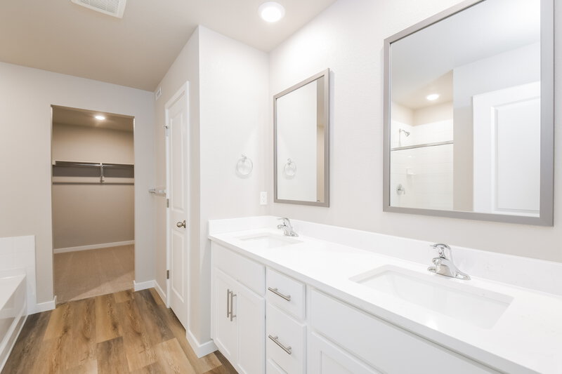 2,800/Mo, 2230 Christina St Fort Lupton, CO 80621 Main Bathroom View