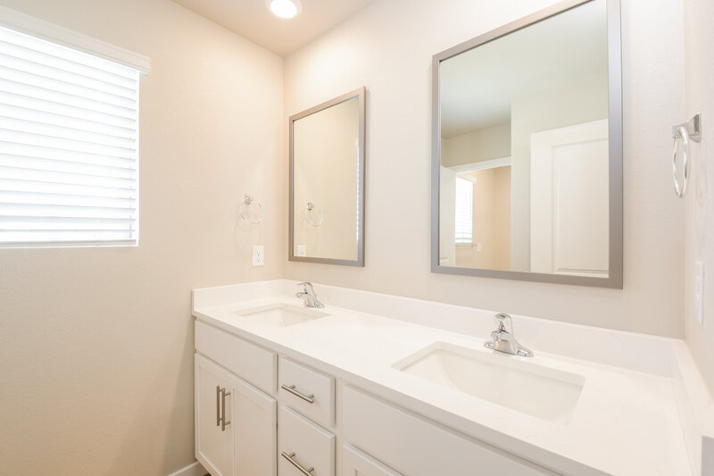2,800/Mo, 2230 Christina St Fort Lupton, CO 80621 Bathroom View