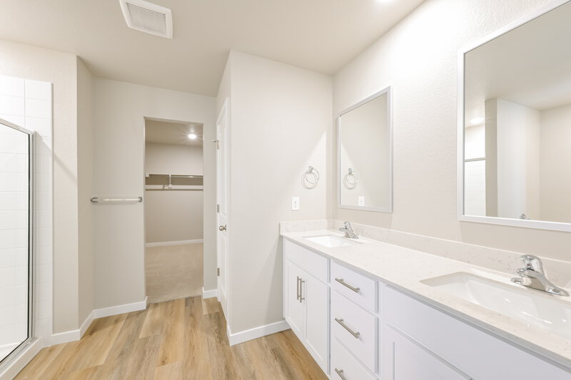 3,045/Mo, 2231 Christina St Fort Lupton, CO 80621 Main Bathroom View