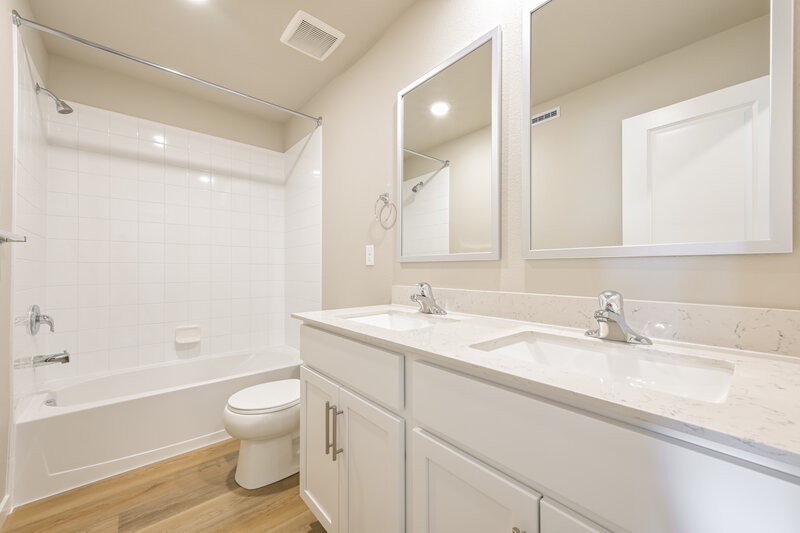 3,045/Mo, 2231 Christina St Fort Lupton, CO 80621 Bathroom View