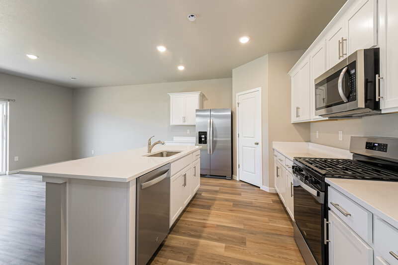 3,090/Mo, 923 Gianna Ave Fort Lupton, CO 80621 Kitchen View 2