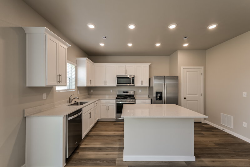 2,735/Mo, 7404 Poudre St Frederick, CO 80530 Kitchen View