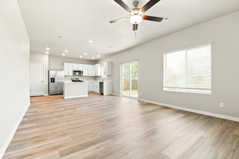 2,810/Mo, 7328 Crystal Ave Frederick, CO 80530 Living Room View 3