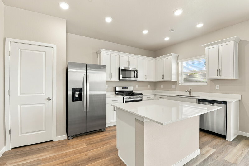 2,810/Mo, 7328 Crystal Ave Frederick, CO 80530 Kitchen View