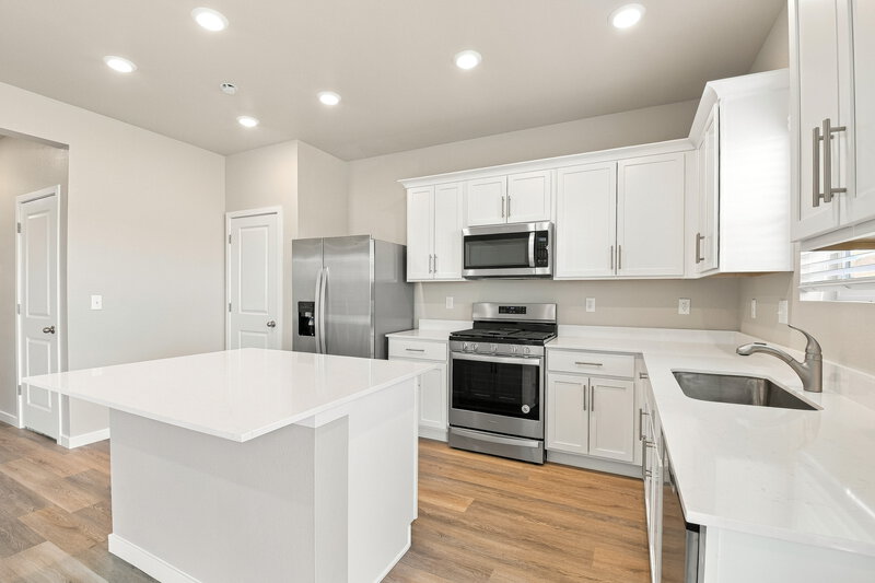 2,810/Mo, 7328 Crystal Ave Frederick, CO 80530 Kitchen View 2