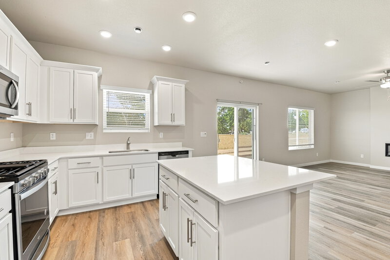 2,810/Mo, 7328 Crystal Ave Frederick, CO 80530 Kitchen View 3