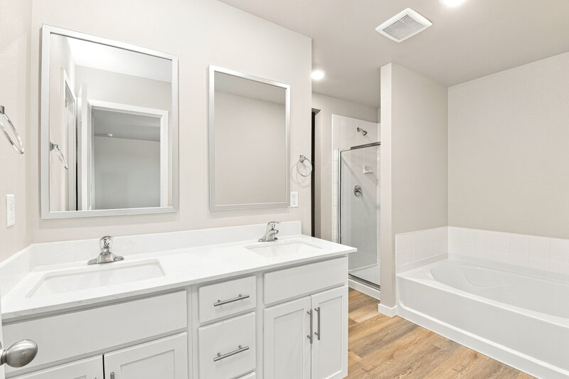 2,810/Mo, 7328 Crystal Ave Frederick, CO 80530 Primary Bathroom View