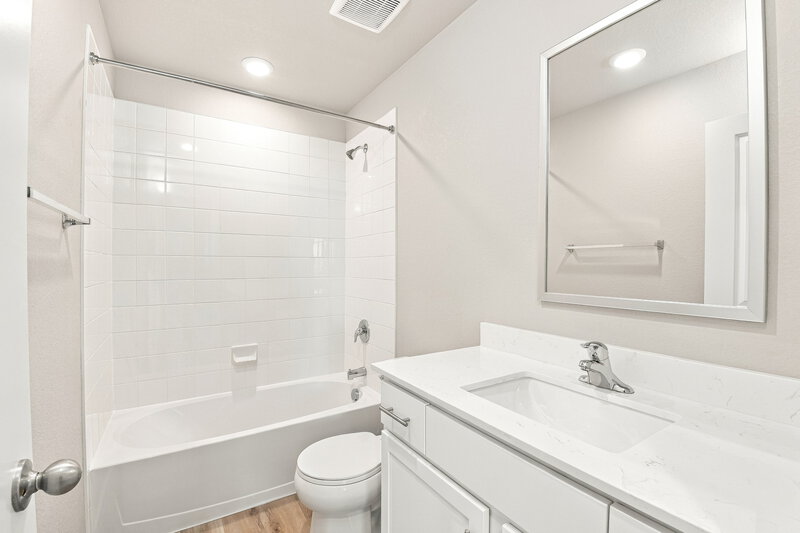 2,810/Mo, 7328 Crystal Ave Frederick, CO 80530 Primary Bathroom View 2