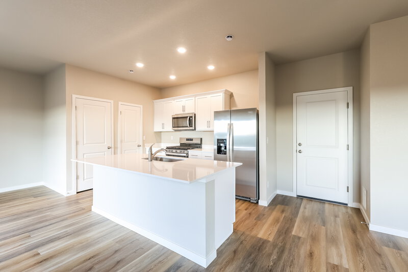 2,865/Mo, 7324 Crystal Ave Frederick, CO 80530 Kitchen View 2