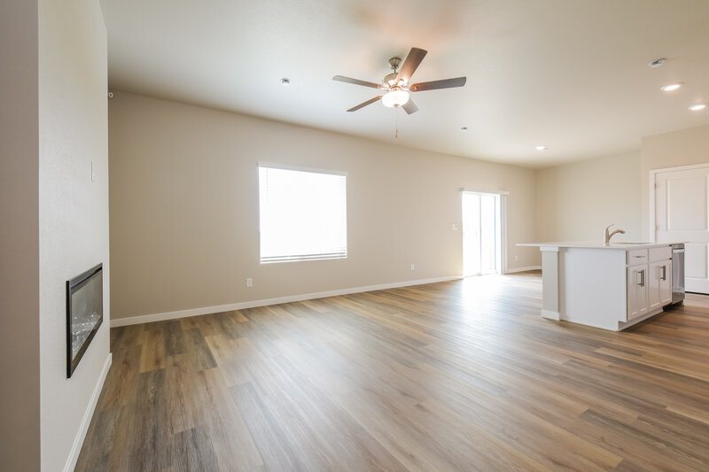 2,895/Mo, 7316 Crystal Ave Frederick, CO 80530 Living Room View 2