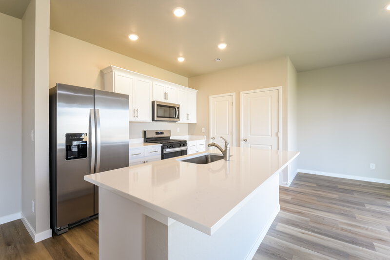 2,700/Mo, 7407 White River St Frederick, CO 80530 Kitchen View
