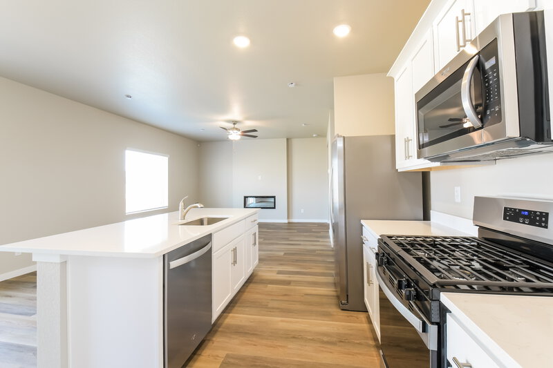 2,700/Mo, 7407 White River St Frederick, CO 80530 Kitchen View 2