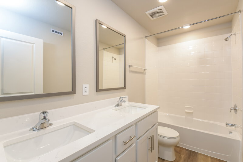 2,700/Mo, 7407 White River St Frederick, CO 80530 Bathroom View