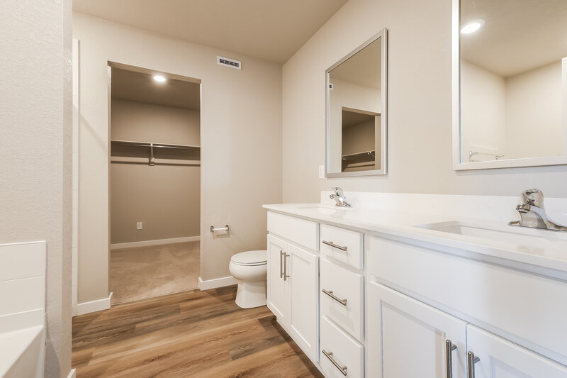 2,990/Mo, 7320 Crystal Ave Frederick, CO 80530 Main Bathroom View