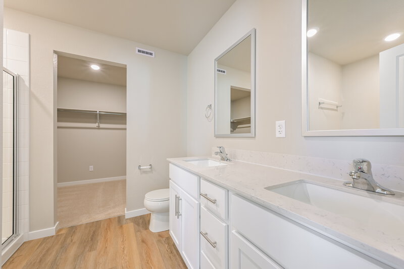 2,995/Mo, 7403 White River St Frederick, CO 80530 Main Bathroom View