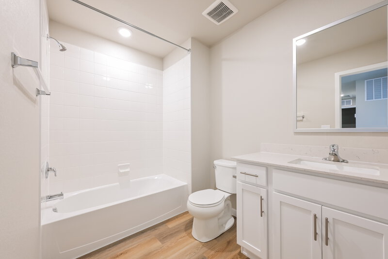 2,995/Mo, 7403 White River St Frederick, CO 80530 Bathroom View