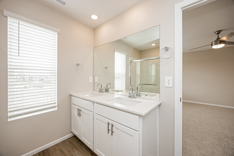 2,570/Mo, 11451 Lake Trout Dr Colorado Springs, CO 80925 Main Bathroom View