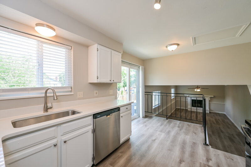 2,905/Mo, 1594 S Dawson St Aurora, CO 80012 Kitchen View 2