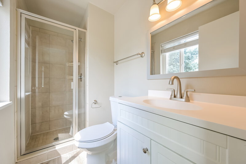 2,905/Mo, 1594 S Dawson St Aurora, CO 80012 Main Bathroom View