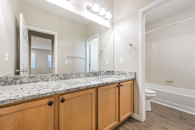 2,980/Mo, 14937 Melco Ave Parker, CO 80134 Bathroom View