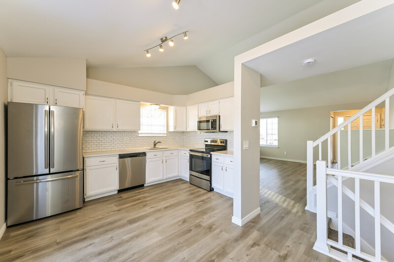2,760/Mo, 7693 Halleys Dr Littleton, CO 80125 Kitchen View