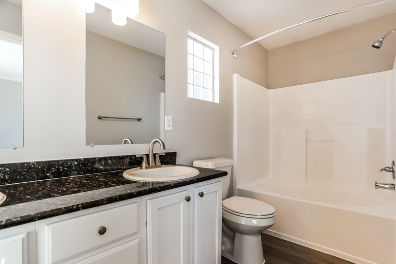 3,465/Mo, 9909 Melbourne Pl Highlands Ranch, CO 80130 Main Bathroom View