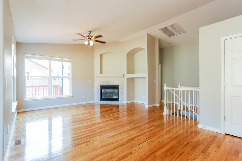 2,960/Mo, 4938 Dillon St Denver, CO 80239 Dining Room View