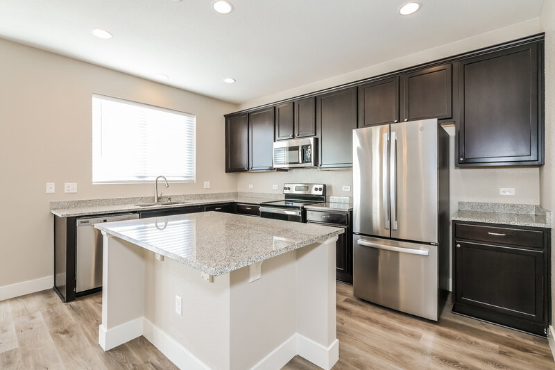 3,295/Mo, 7330 S Old Hammer Way Aurora, CO 80016 Kitchen View 2