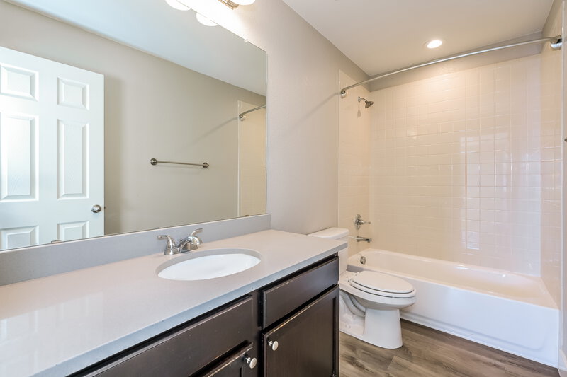 3,295/Mo, 7330 S Old Hammer Way Aurora, CO 80016 Main Bathroom View 2