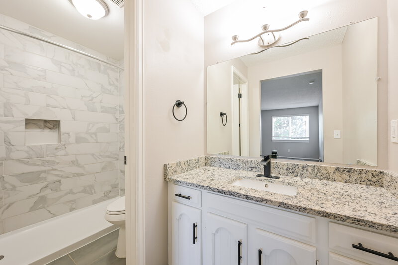 3,135/Mo, 9574 W David Pl Littleton, CO 80128 Main Bathroom View