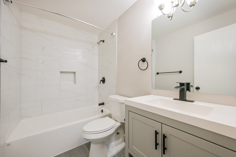 3,135/Mo, 9574 W David Pl Littleton, CO 80128 Bathroom View 2