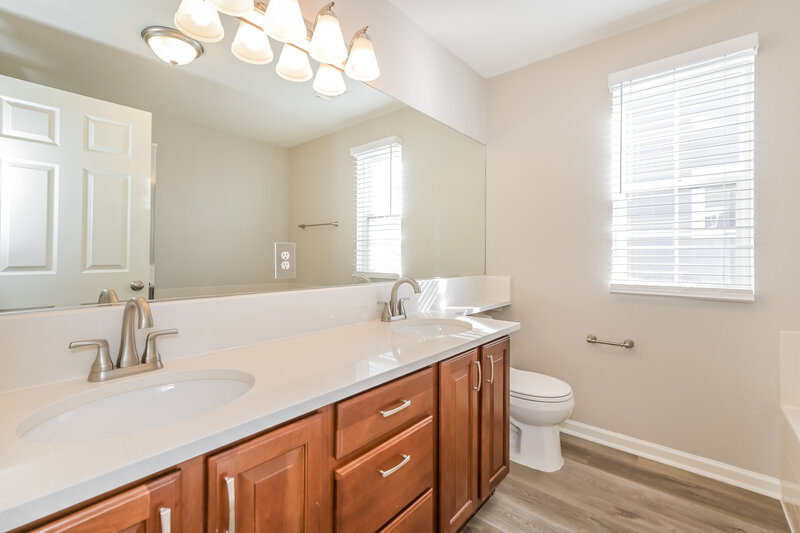 3,330/Mo, 7441 S Mobile St Aurora, CO 80016 Main Bathroom View