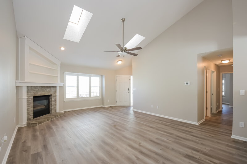 5,000/Mo, 21566 Omaha Ave Parker, CO 80138 Living Room View 3