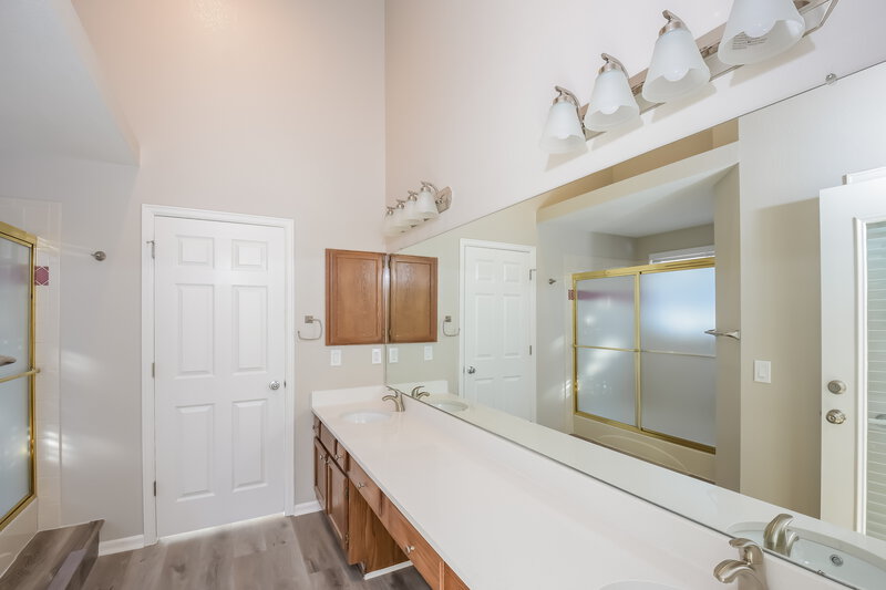 5,000/Mo, 21566 Omaha Ave Parker, CO 80138 Main Bathroom View