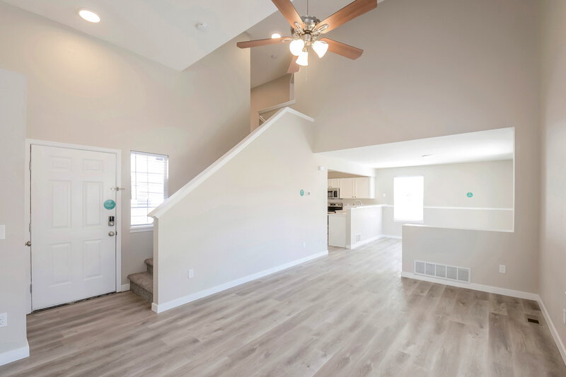3,070/Mo, 5915 S Valdai Way Aurora, CO 80015 Living Room View